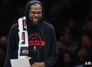 九游娱乐-包含杜兰特回归赛场，突破纪录首场状态亮眼，西班牙队观众沸腾！的词条